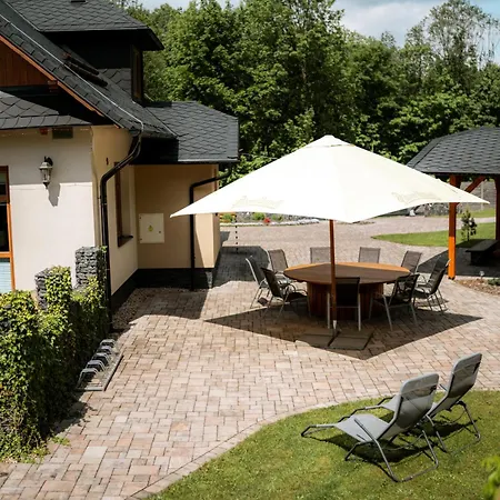 V Soukromi S Bazenem Tri Splavy Lodge *