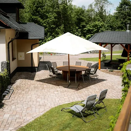 V Soukromi S Bazenem Tri Splavy Lodge *